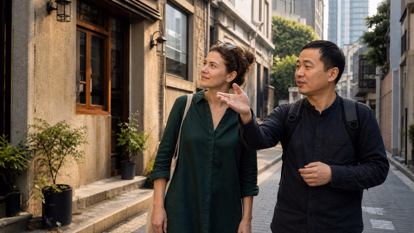 A local guide introduces Shanghai lane architecture to an international traveler